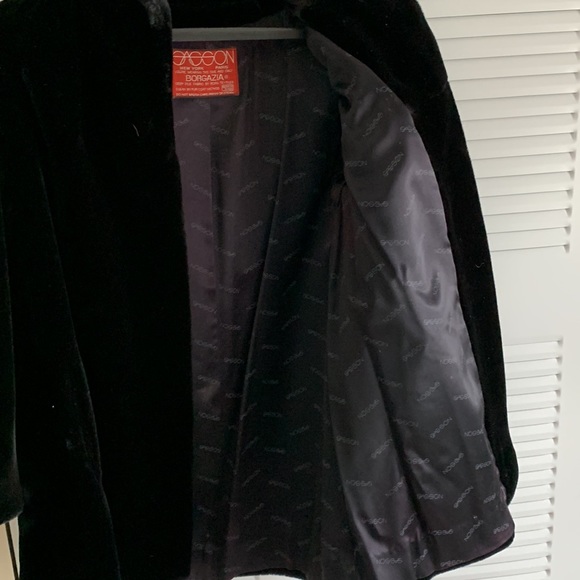 Black fur coat - Picture 3 of 6